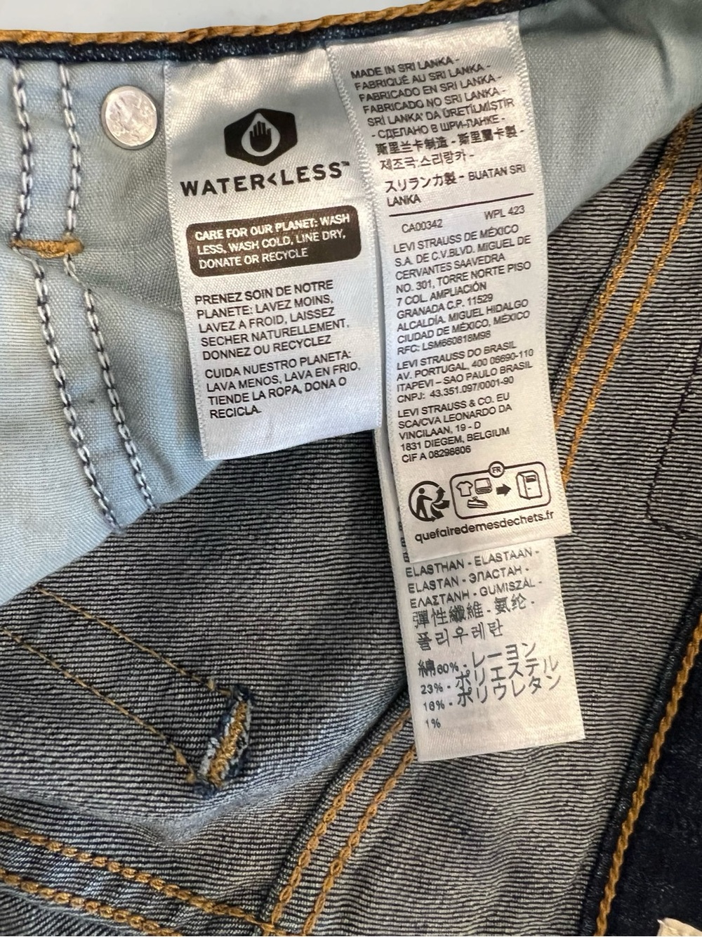 Levi's Stone Wash Blue Denim Jeans with Contrast Stitching - Picture 2 of 9